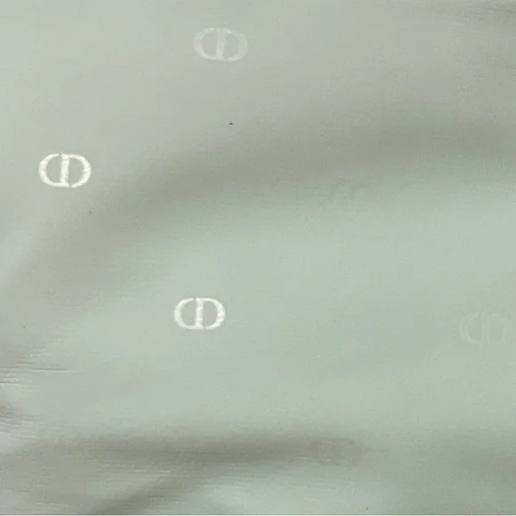 New Dior Pouch & Beauty Bundle With Dior Hydra Life Micellar Cleanser (10 Items) - Picture 14 of 16